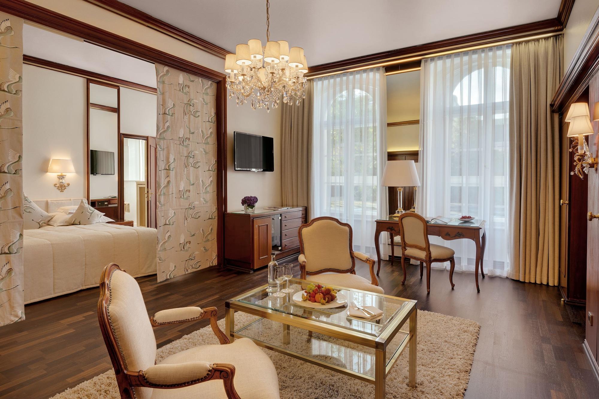 Hotel Europaeischer Hof Heidelberg, Bestes Hotel Deutschlands In Historischer Architektur Ngoại thất bức ảnh Suite at the Hotel
