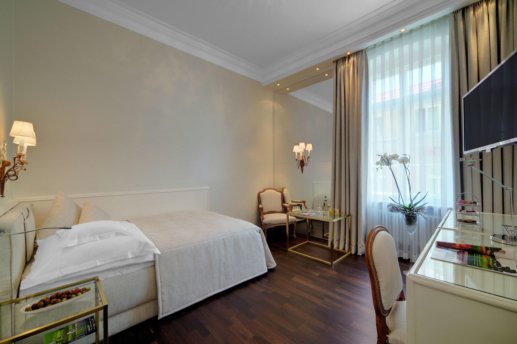 Hotel Europaeischer Hof Heidelberg, Bestes Hotel Deutschlands In Historischer Architektur Ngoại thất bức ảnh A room at the Hotel de la Paix
