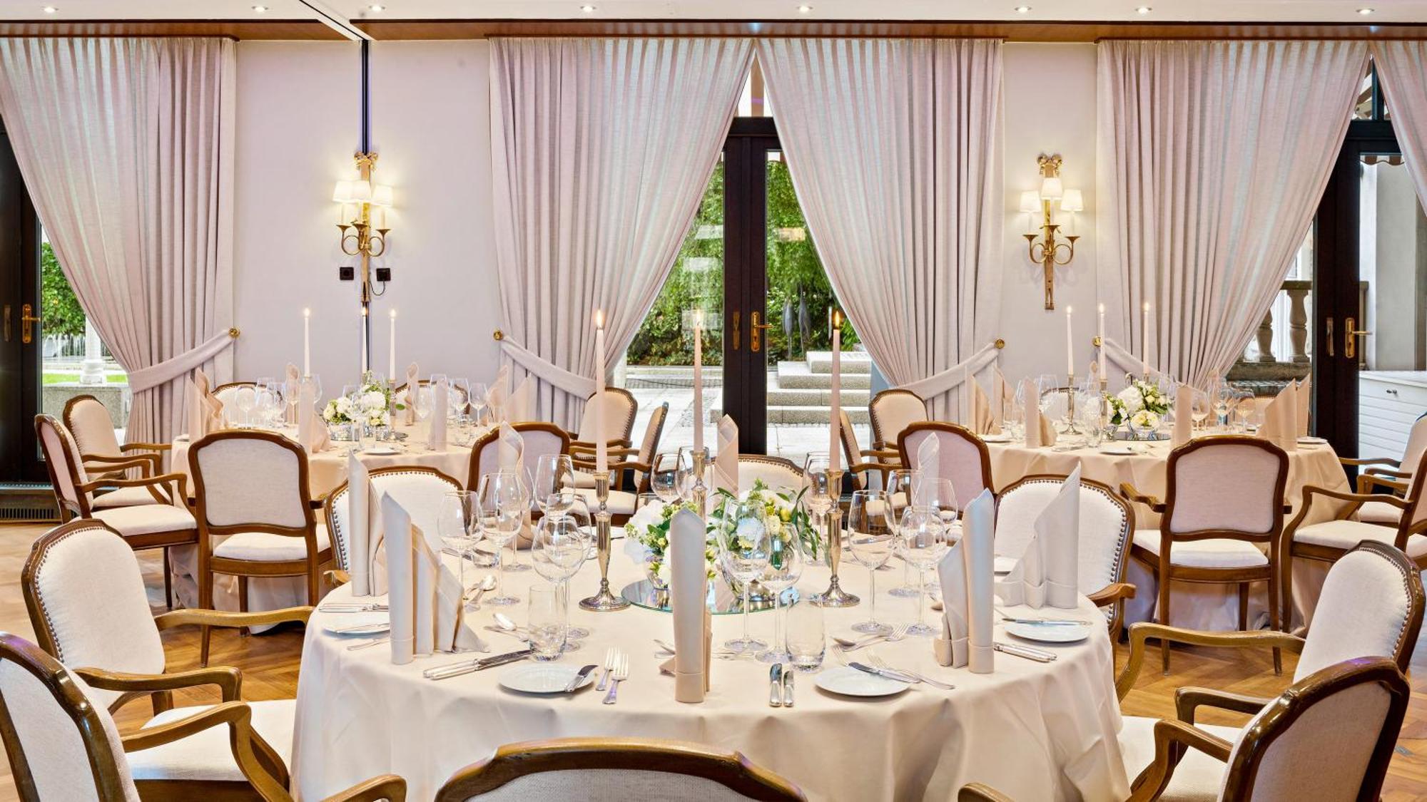 Hotel Europaeischer Hof Heidelberg, Bestes Hotel Deutschlands In Historischer Architektur Ngoại thất bức ảnh The ballroom at the Mandarin Oriental, Munich