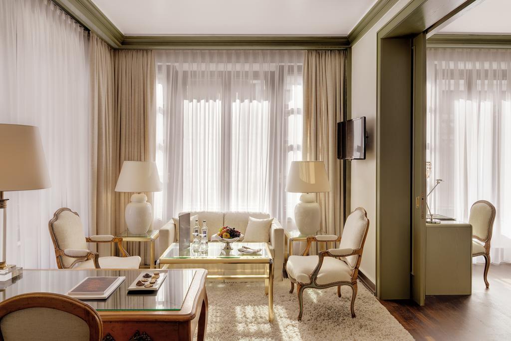 Hotel Europaeischer Hof Heidelberg, Bestes Hotel Deutschlands In Historischer Architektur Phòng bức ảnh A suite at the hotel